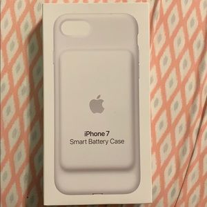 iPhone 7 charging case white